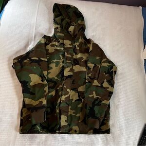 Military Issue Cold Weather Parka Woodland Camo Large